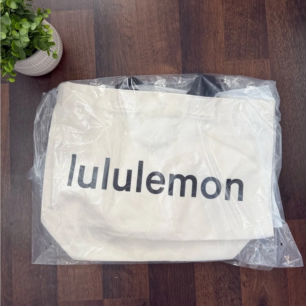 ๐ Lululemon Canvas Double Handle Tote Bag - Picture 9 of 15